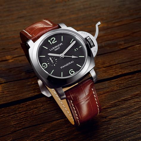 Naval Gazing: Testing The Panerai Luminor 1950 3 .